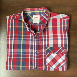 Levi’s Red Short Sleeved Regular Button down shirt - Size Large- Great condition